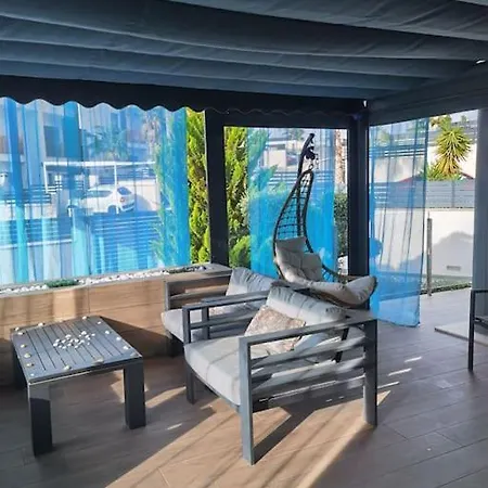 Villa Villa *