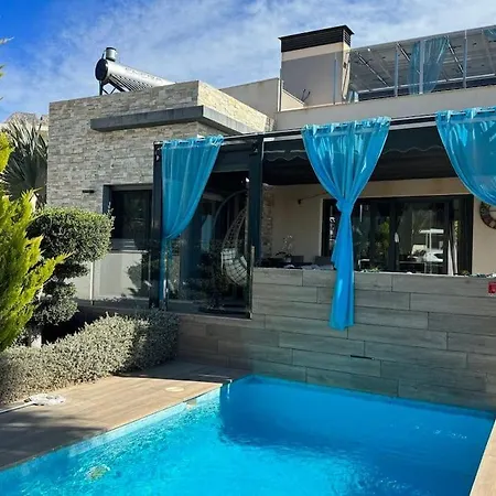 Villa Villa *