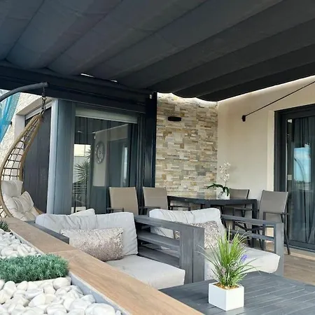 Villa Villa *
